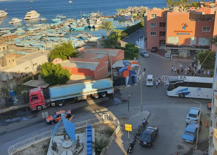 Apartman صغيرة جميلة امام مارينا *